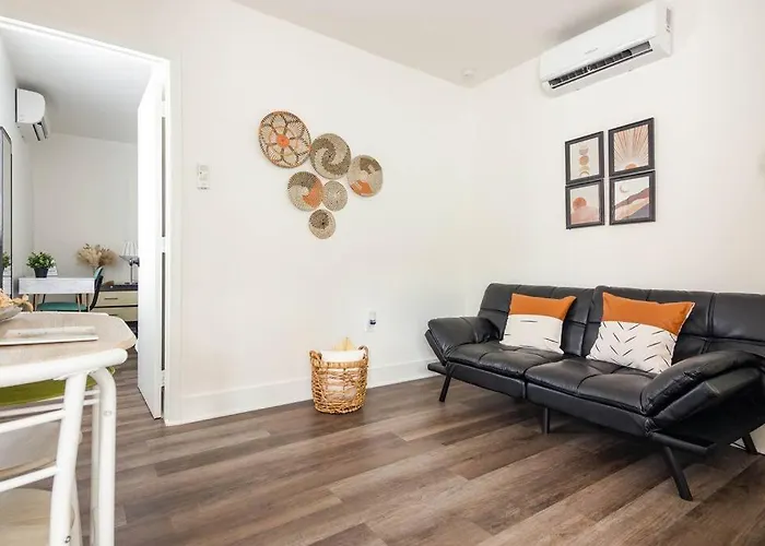 Sleeps 3, Cozy, Boho Style, In The Heart Of Miami -Free Parking